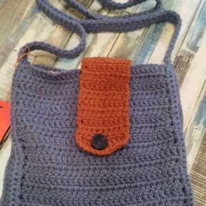 Mala feita à mão em crochê com lã - Azul